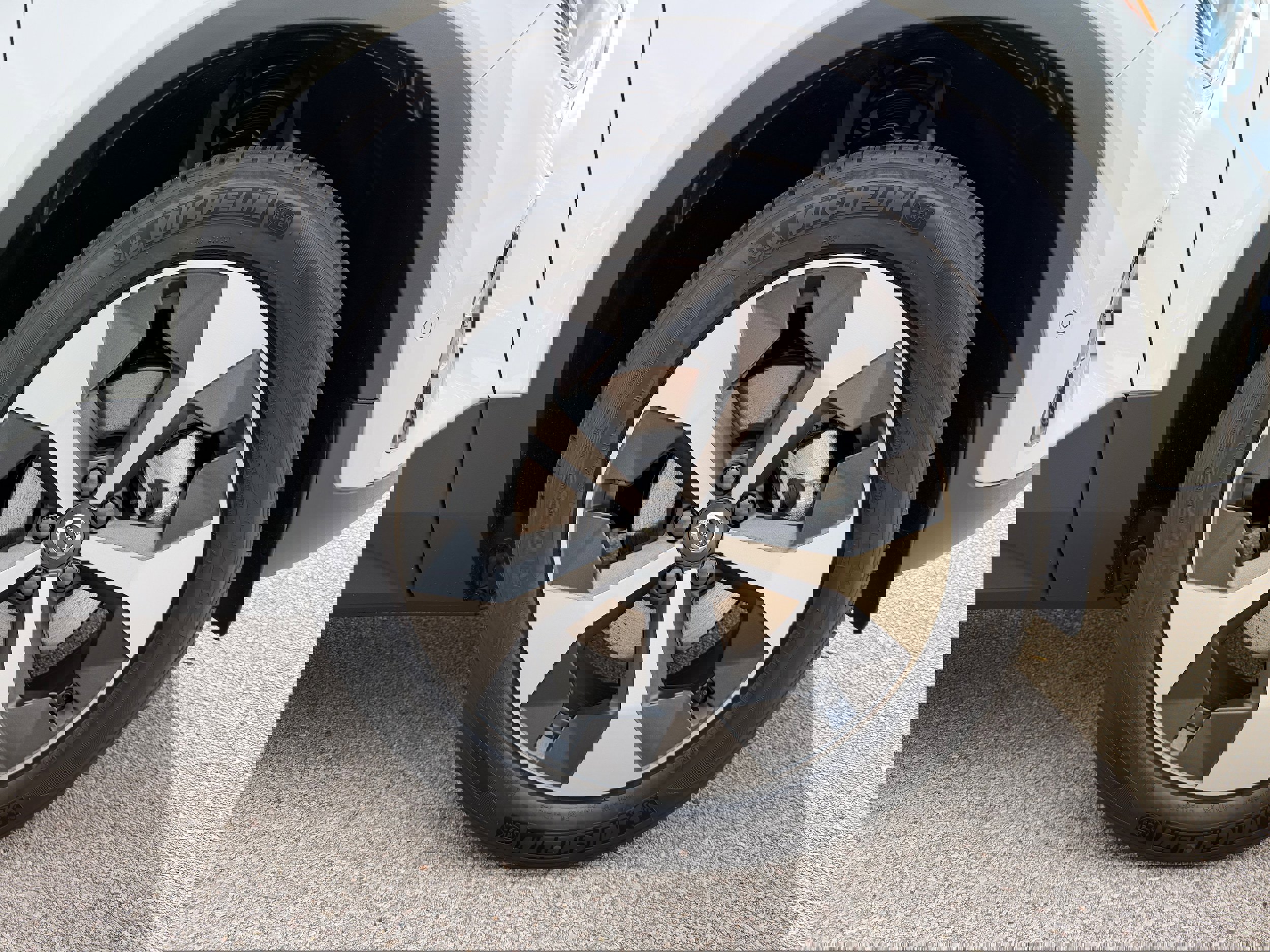 New 2026 Volvo XC40 B4 Plus w/ Protection Package Premier image 7