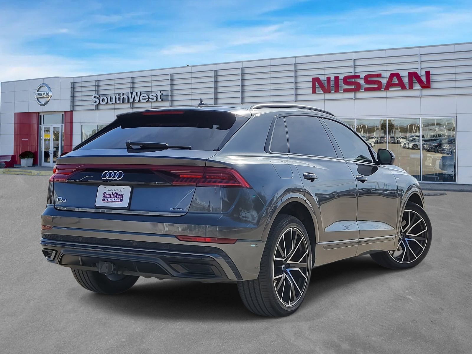 Used 2019 Audi Q8 Prestige w/ Year 1 Package image 6