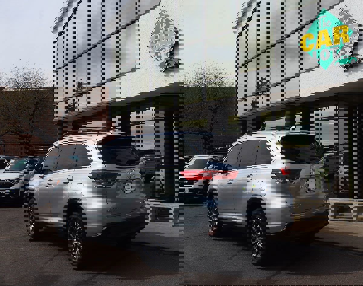 Used 2019 Toyota Highlander XLE image 9