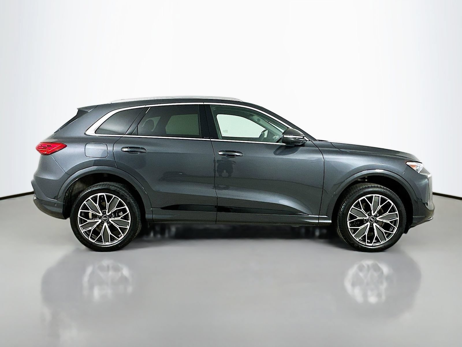Used 2025 Audi Q5 Premium Plus w/ Premium Plus AWD/4WD image 4