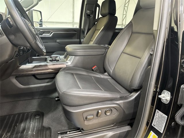 Used 2025 Chevrolet Silverado 2500 LTZ w/ LTZ Convenience Package image 19