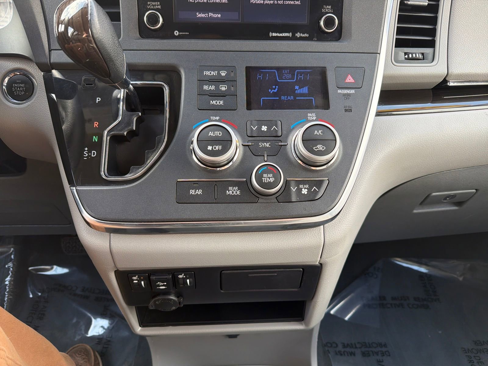 Used 2019 Toyota Sienna XLE FWD image 21