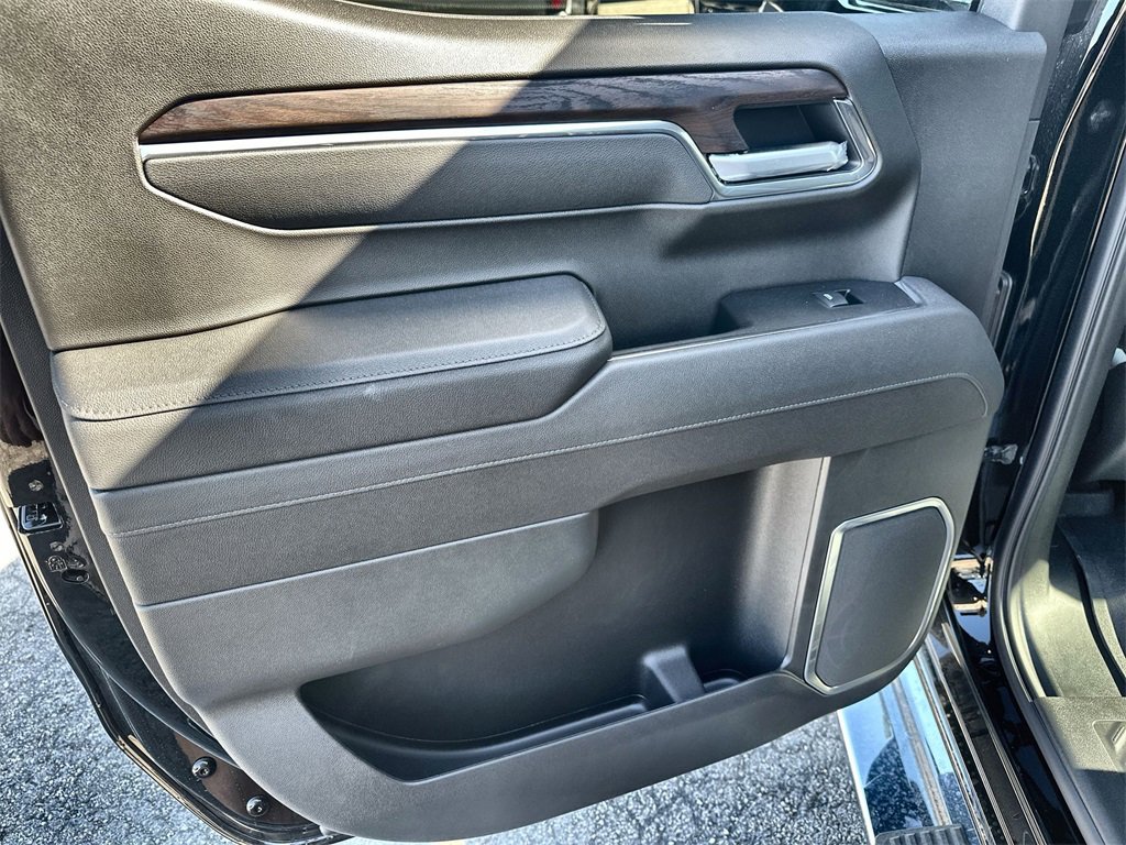 New 2026 GMC Sierra 1500 SLT image 15