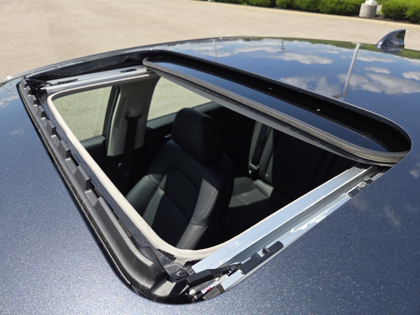 Used 2023 Honda Civic EX-L image 4