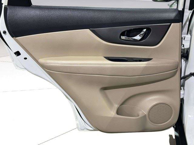 Used 2016 Nissan Rogue SV FWD image 64