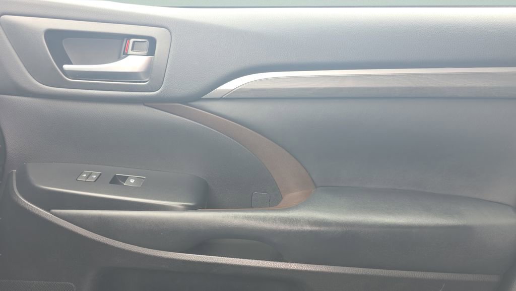 Used 2019 Toyota Highlander Limited Platinum image 13