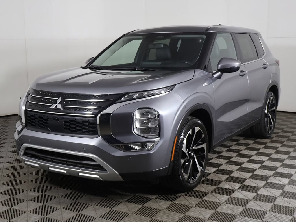 Used 2024 Mitsubishi Outlander SE Black Edition FWD image 9
