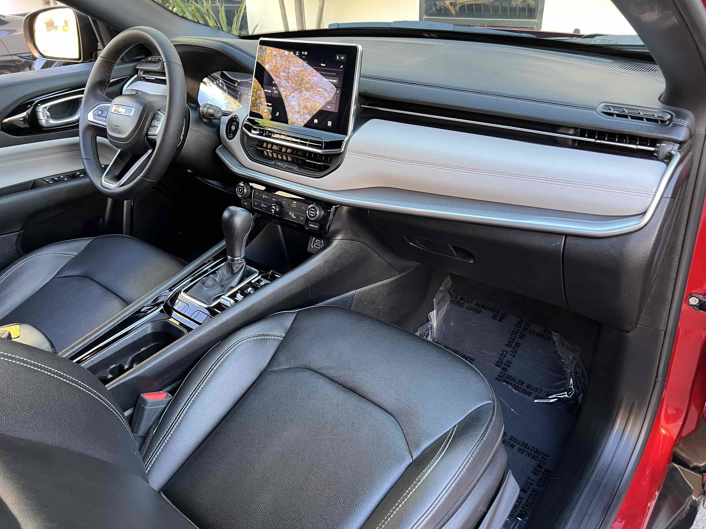 Used 2025 Jeep Compass Limited image 28