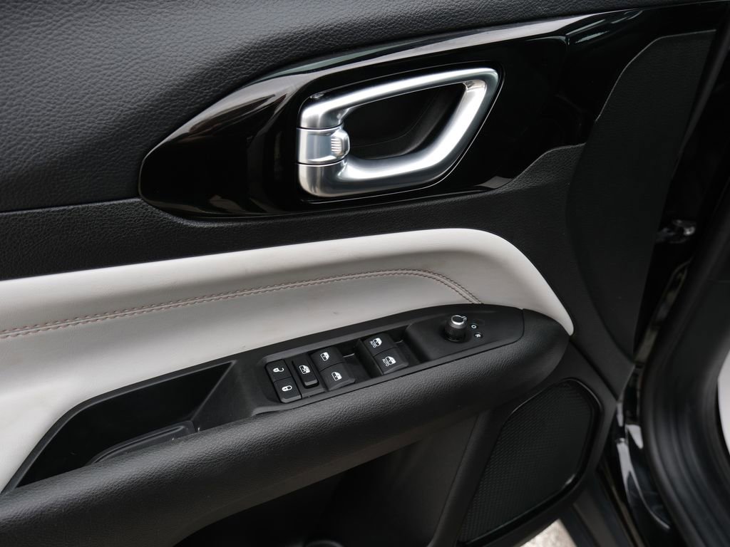 Used 2022 Jeep Compass Limited image 26