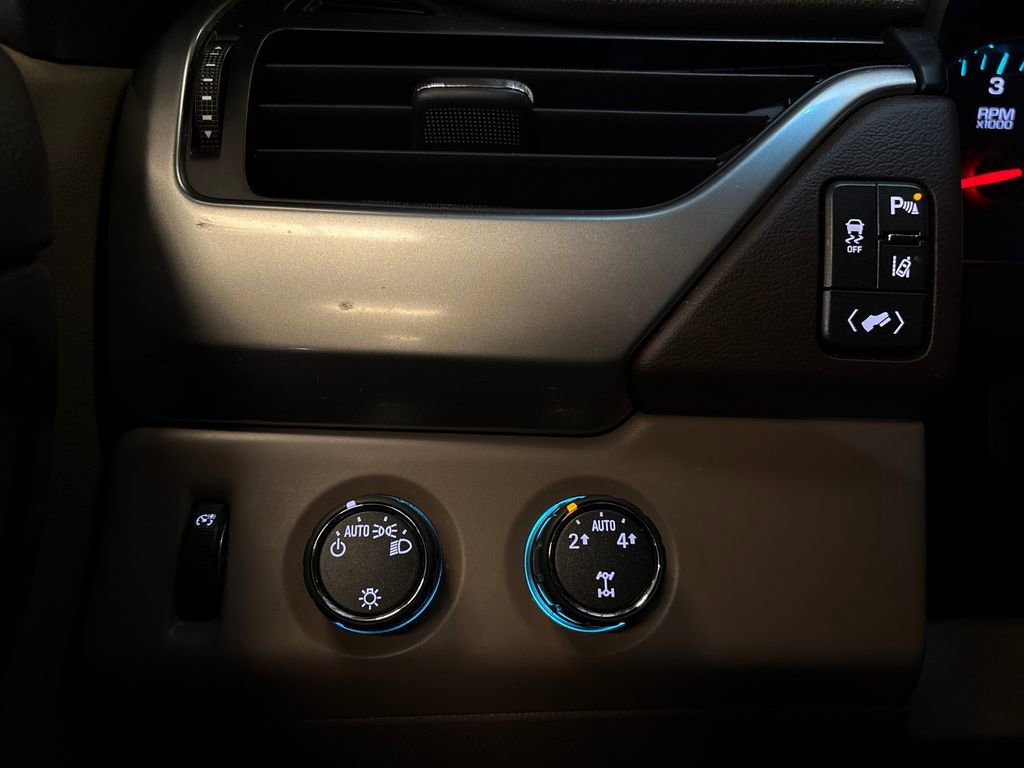 Used 2015 Chevrolet Tahoe LT AWD/4WD image 33