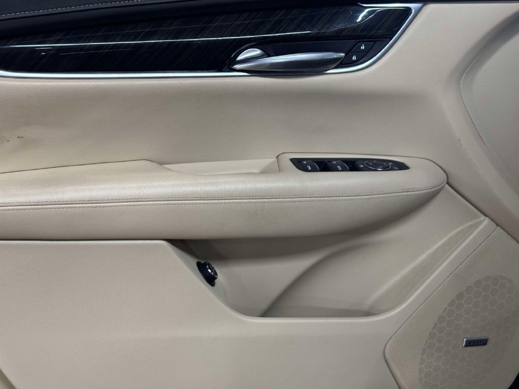 Used 2018 Cadillac XT5 FWD image 16