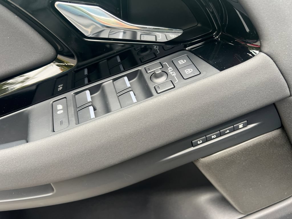 Certified 2025 Land Rover Range Rover Evoque Dynamic SE AWD/4WD image 14