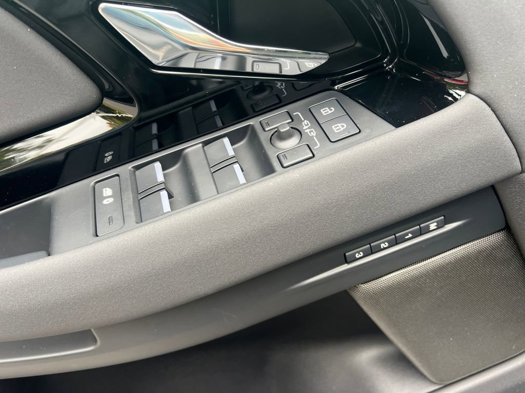 New 2025 Land Rover Range Rover Evoque Dynamic SE AWD/4WD image 14