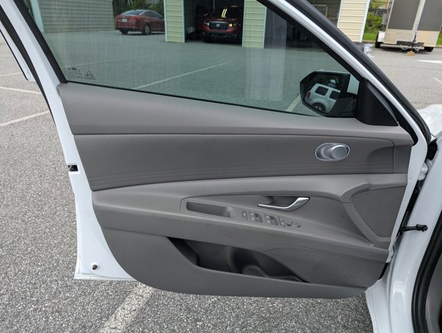 Certified 2026 Hyundai Elantra SE w/ Cargo Package FWD image 21