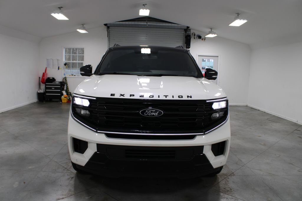 Used 2025 Ford Expedition Platinum w/ Stealth Appearance Package image 3