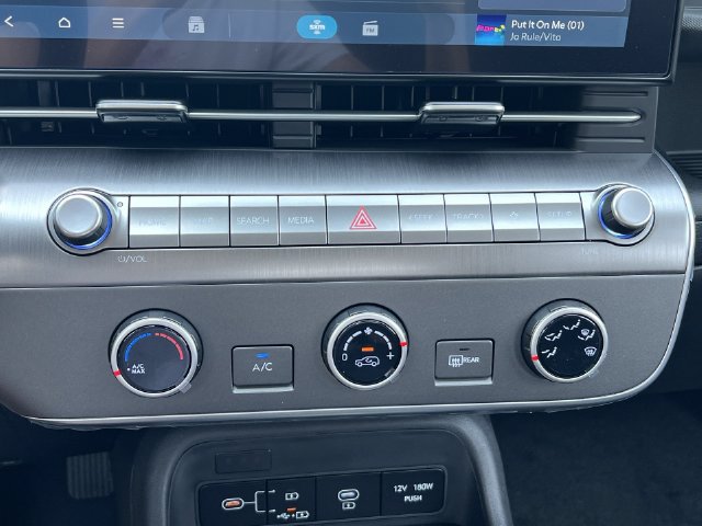 Used 2027 Hyundai Kona SE FWD image 16
