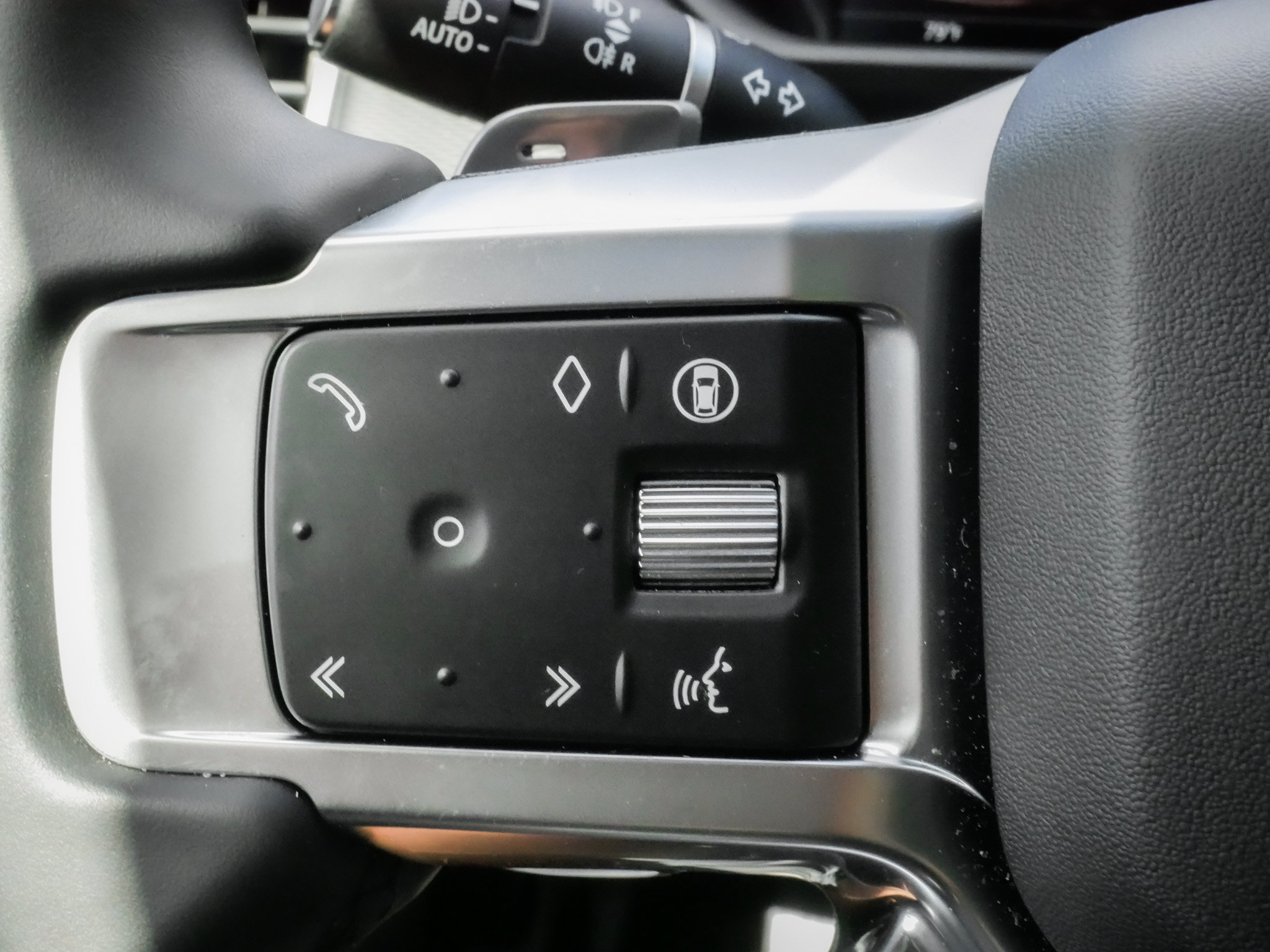 Used 2026 Land Rover Discovery Limited Edition AWD/4WD image 18