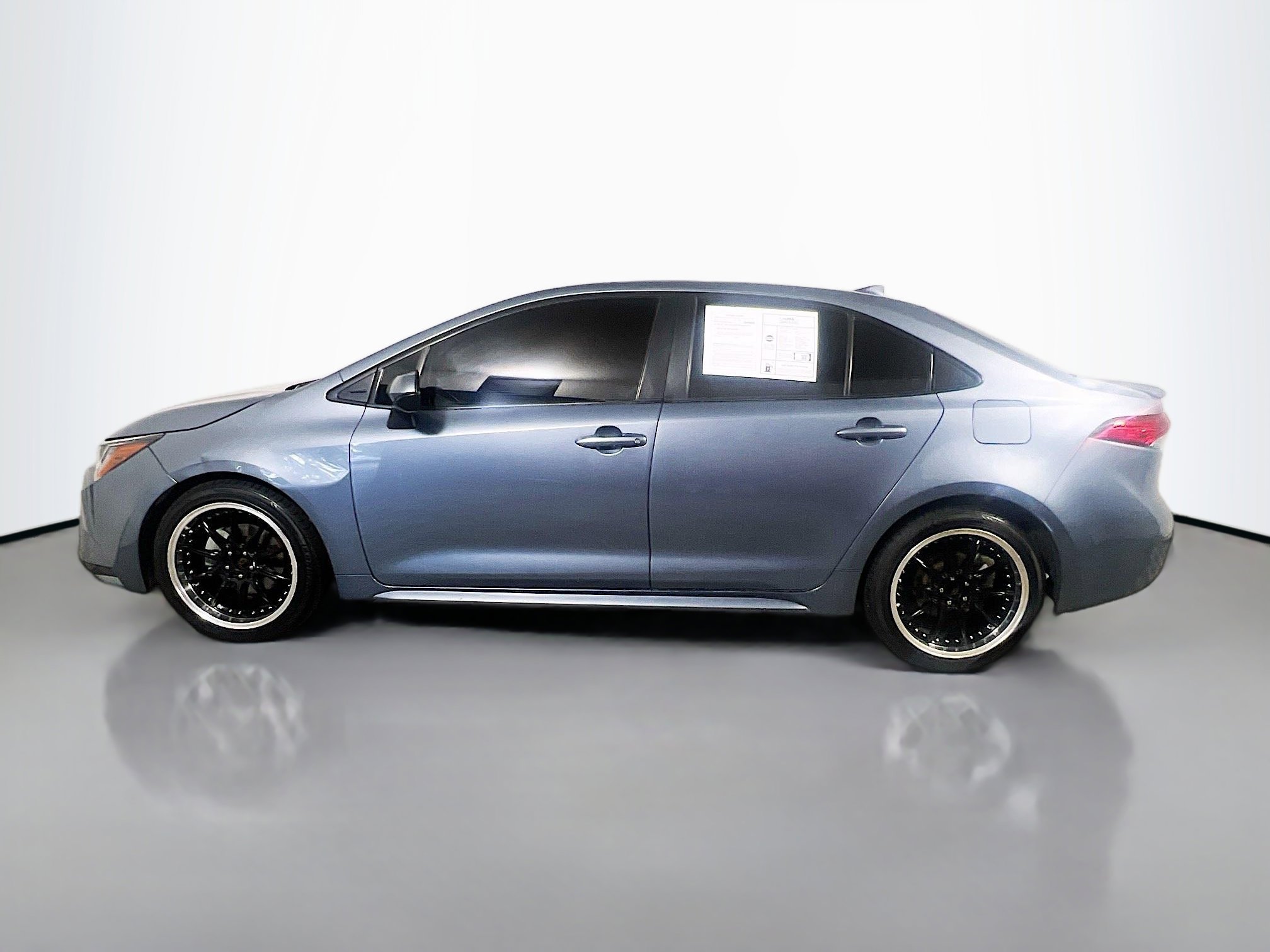 Used 2021 Toyota Corolla LE FWD image 9