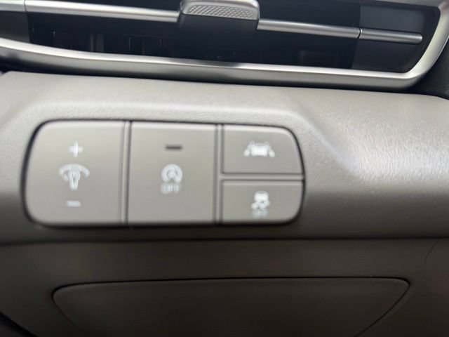 Used 2022 Hyundai Elantra SE FWD image 12