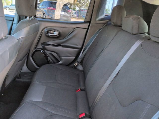 Used 2017 Jeep Renegade Altitude FWD image 14