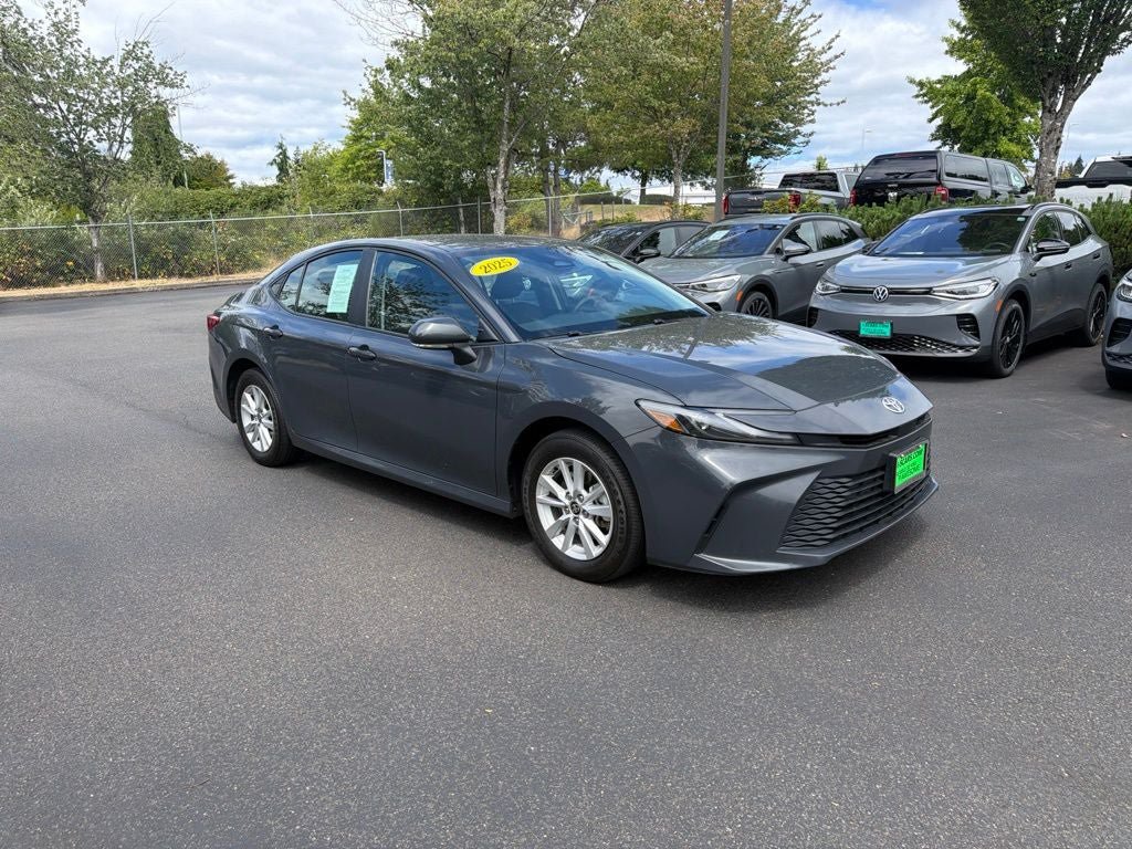 Used 2025 Toyota Camry LE AWD/4WD image 4