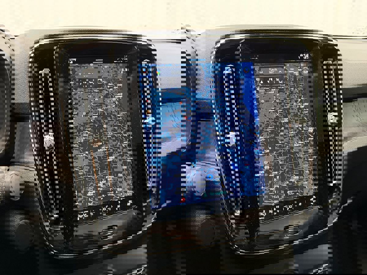 Used 2023 Volvo C40 P8 Recharge Ultimate image 17