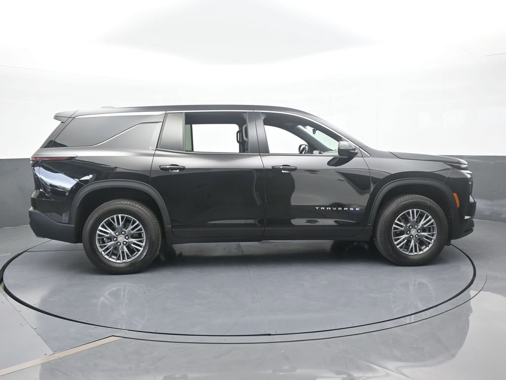 Used 2024 Chevrolet Traverse LS image 7