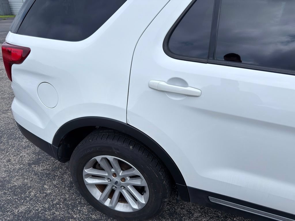 Used 2017 Ford Explorer XLT FWD image 9