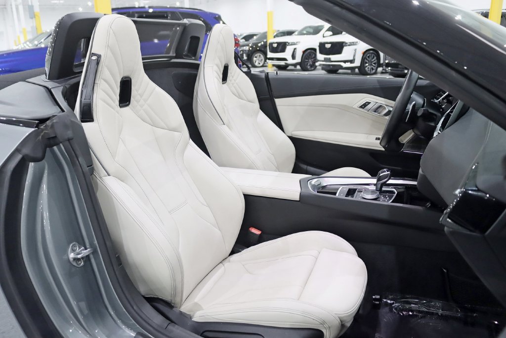 Used 2023 BMW Z4 M40i w/ Premium Package RWD image 29