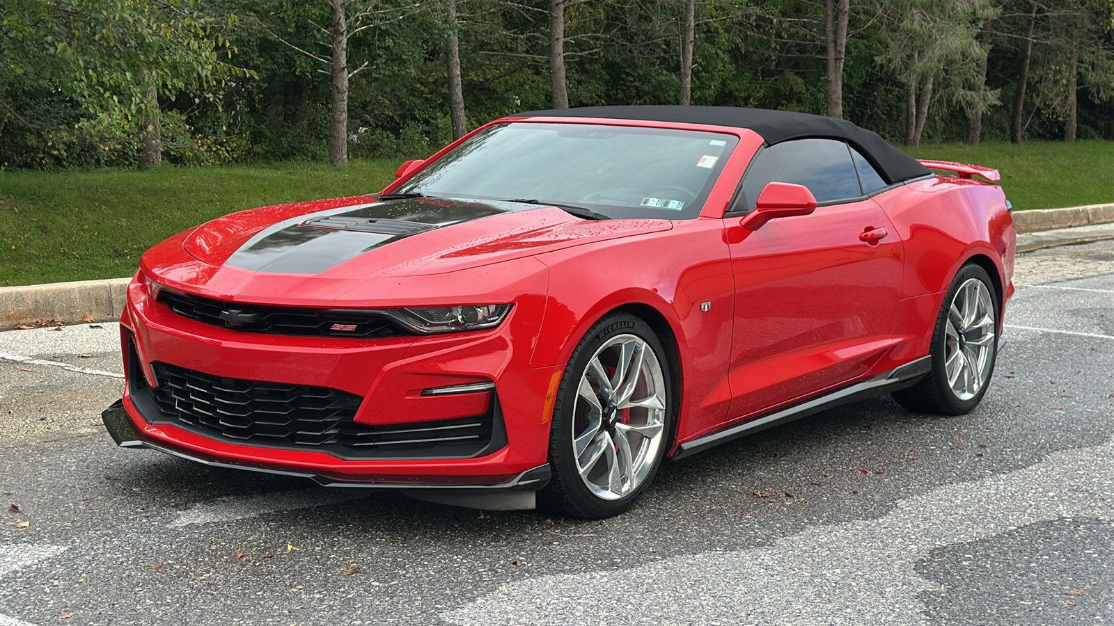 Used 2020 Chevrolet Camaro SS RWD image 2