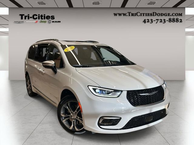 New 2026 Chrysler Pacifica Pinnacle w/ Trailer Tow Group AWD/4WD image 1