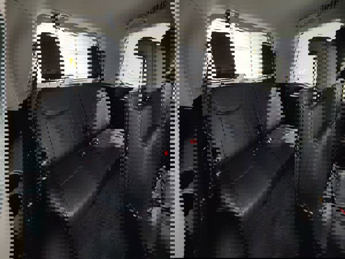 Used 2015 Lexus LX 570 4WD w/ Luxury Package image 22