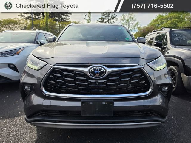 Used 2022 Toyota Highlander Platinum image 2