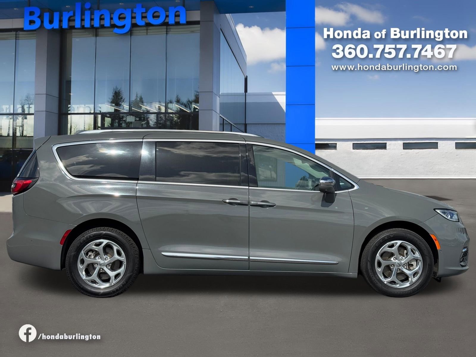 Used 2021 Chrysler Pacifica Limited w/ Premium & Safety Sphere Group AWD/4WD image 7