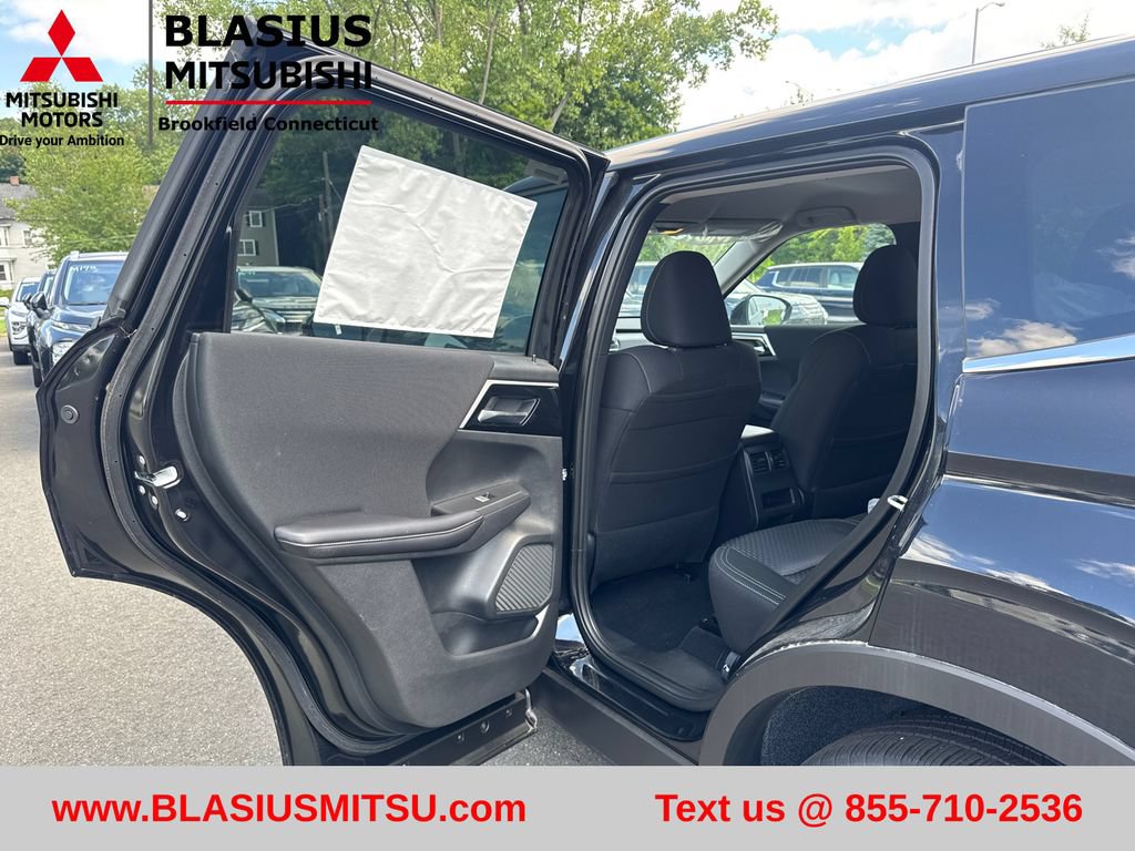 Used 2025 Mitsubishi Outlander ES AWD/4WD image 16