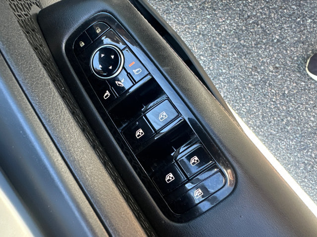 Used 2024 Nissan Ariya FWD image 26