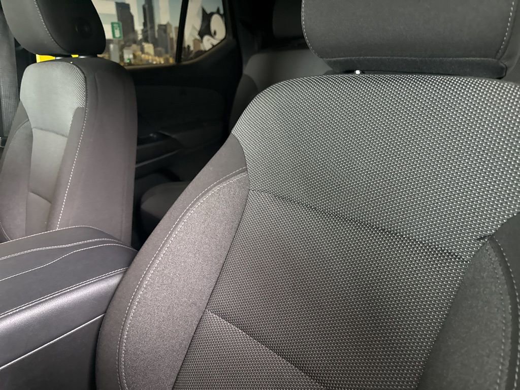 Used 2023 Chevrolet Traverse LT image 8