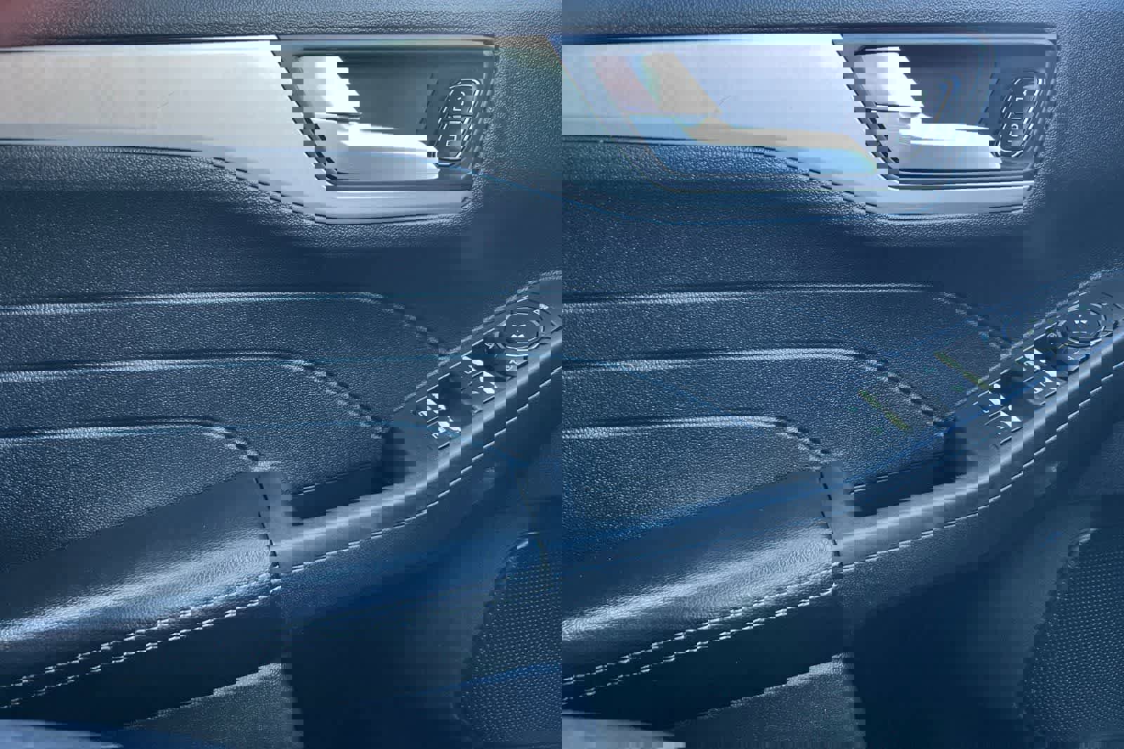 Used 2021 Ford Escape SE w/ Cold Weather Package image 13