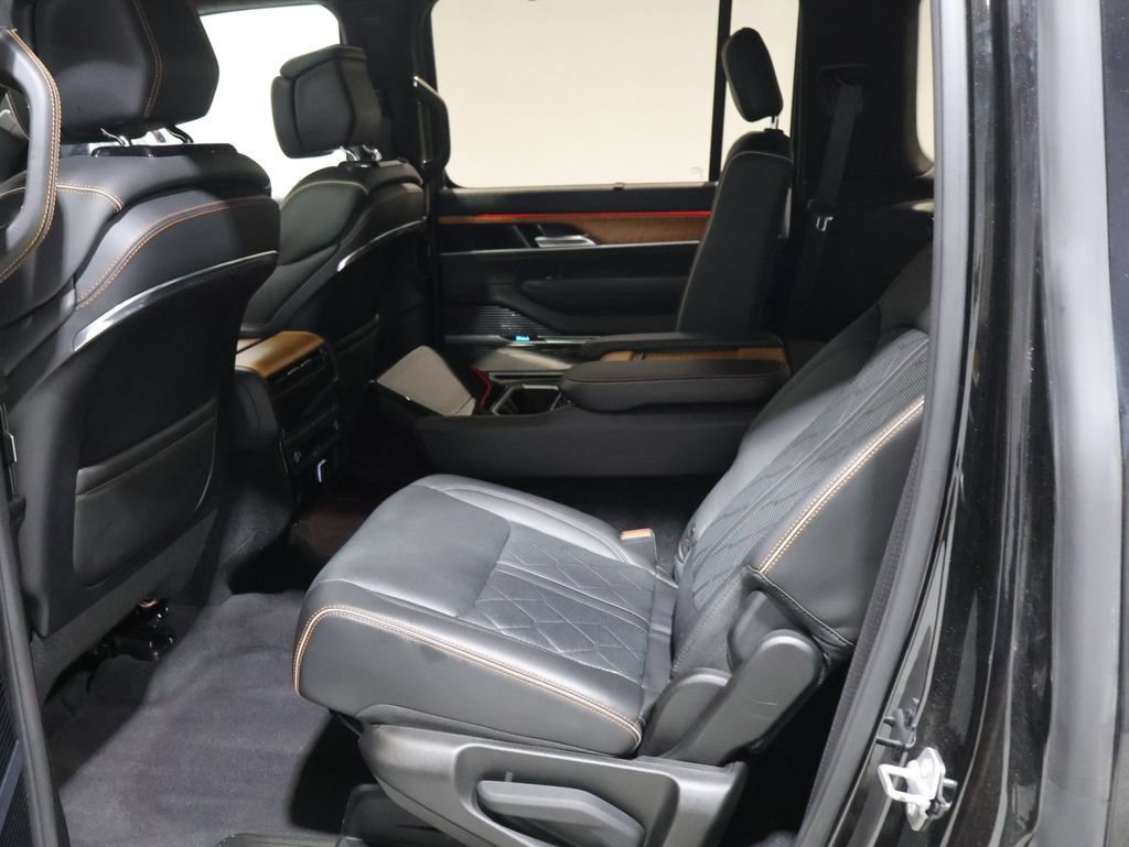 Used 2022 Jeep Grand Wagoneer Series III AWD/4WD image 19