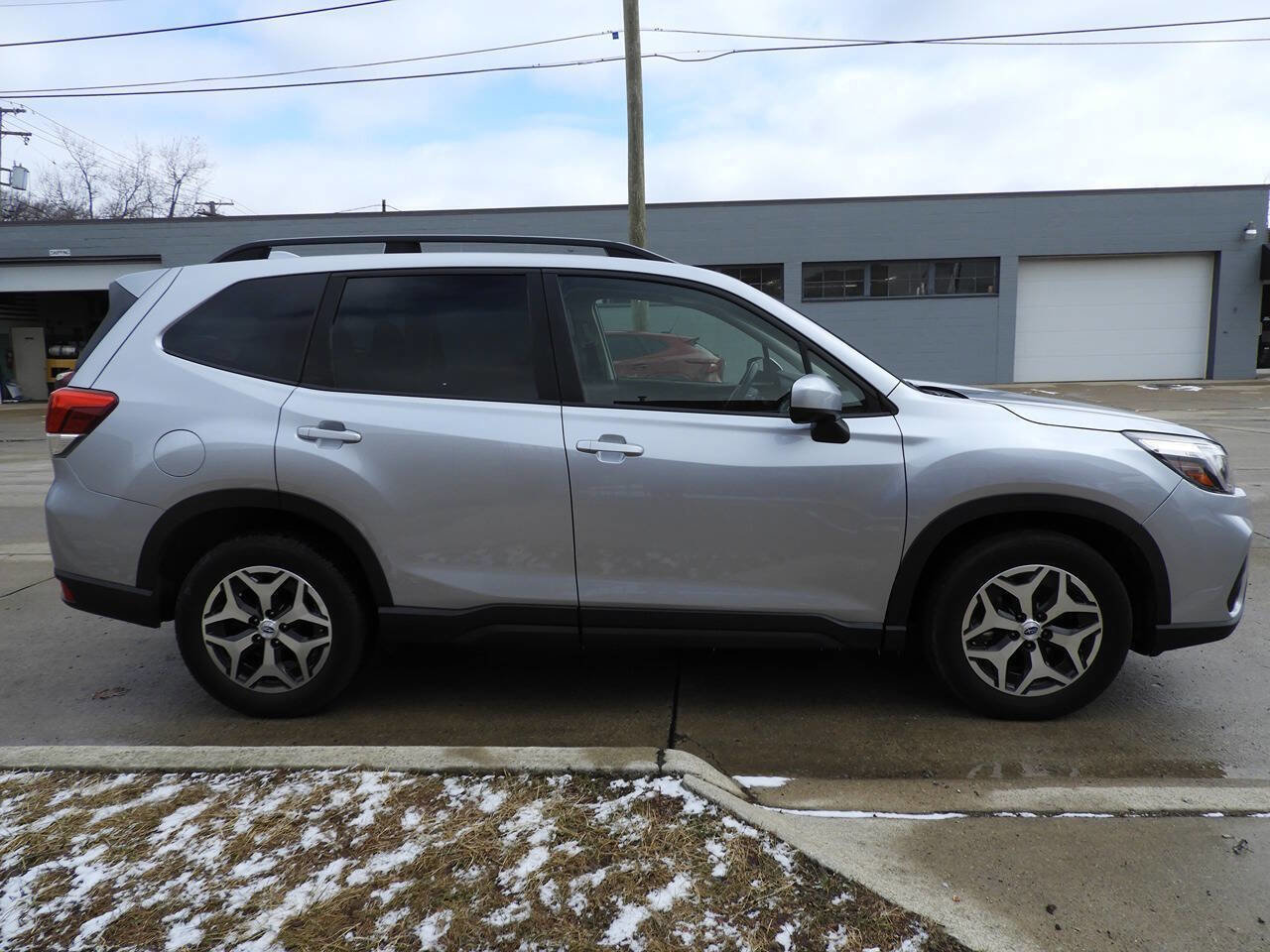 Used 2021 Subaru Forester Premium image 11