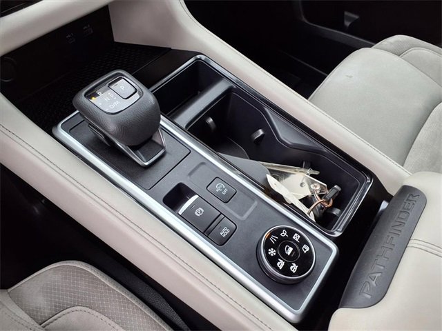 Used 2024 Nissan Pathfinder SV image 21