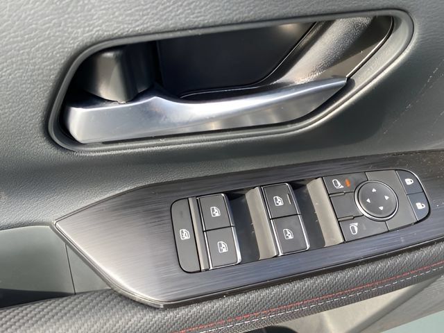 New 2026 Nissan Kicks SR w/ Cold Weather Package AWD/4WD image 16