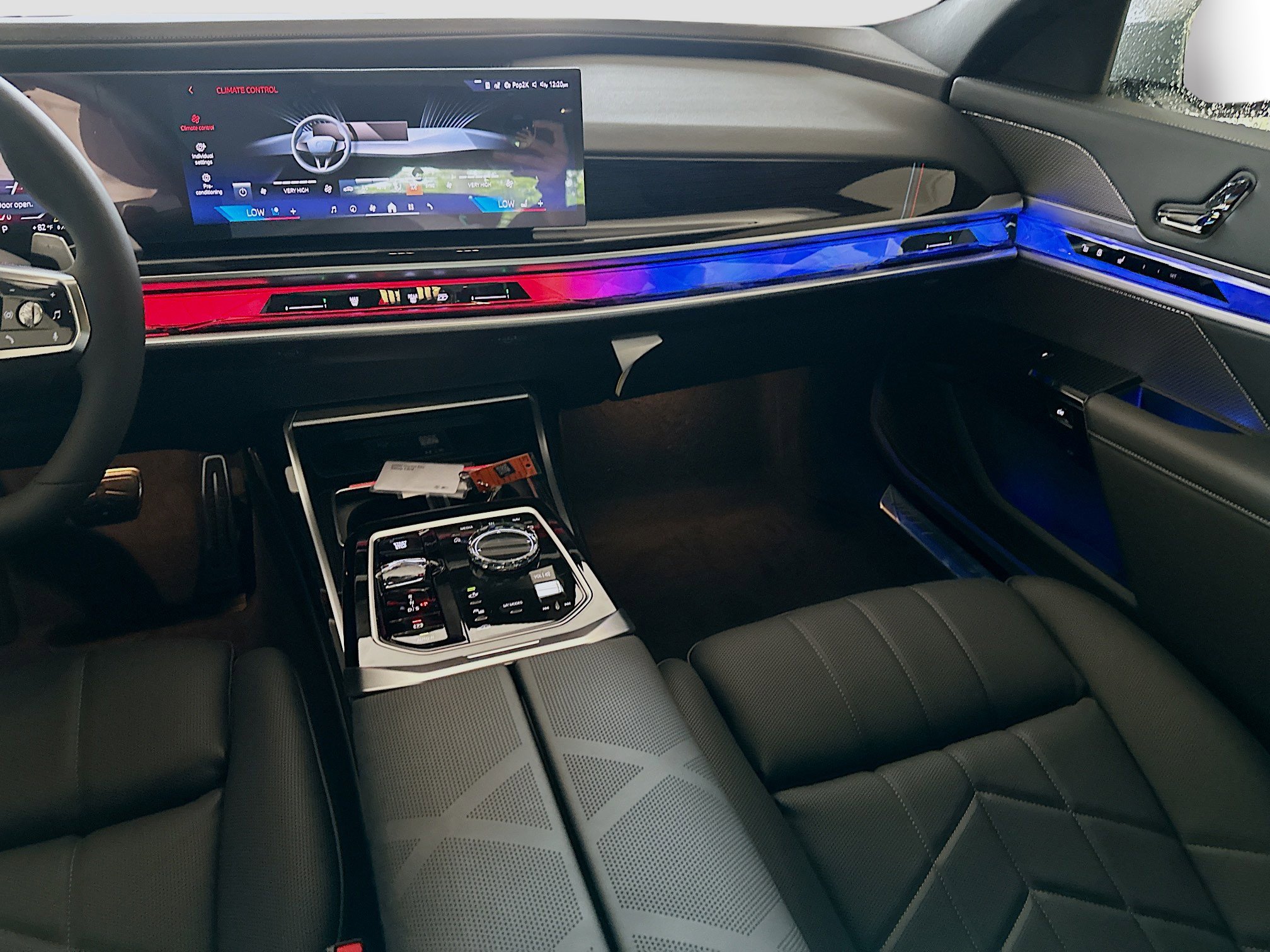 New 2026 BMW 750e xDrive image 18