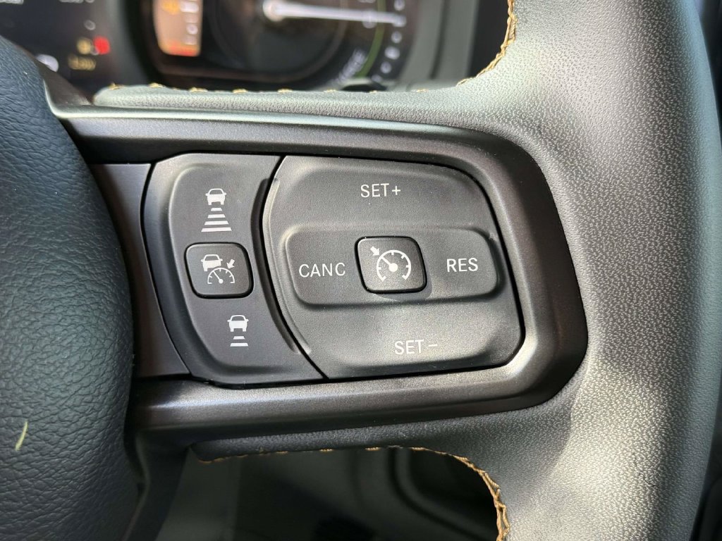 Used 2024 Jeep Wrangler Unlimited AWD/4WD image 22