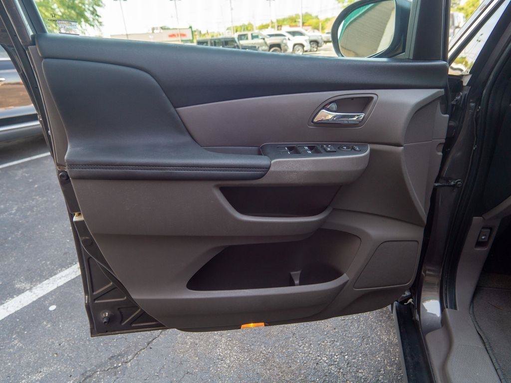 Used 2016 Honda Odyssey SE image 18