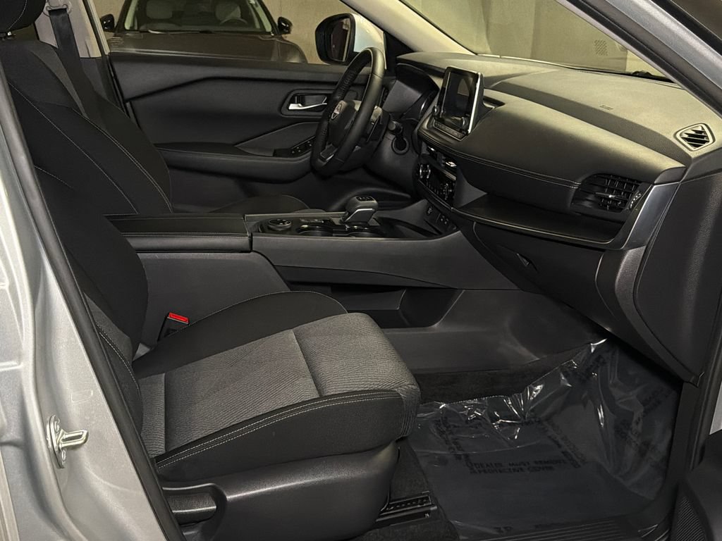 Used 2025 Nissan Rogue SV AWD/4WD image 10