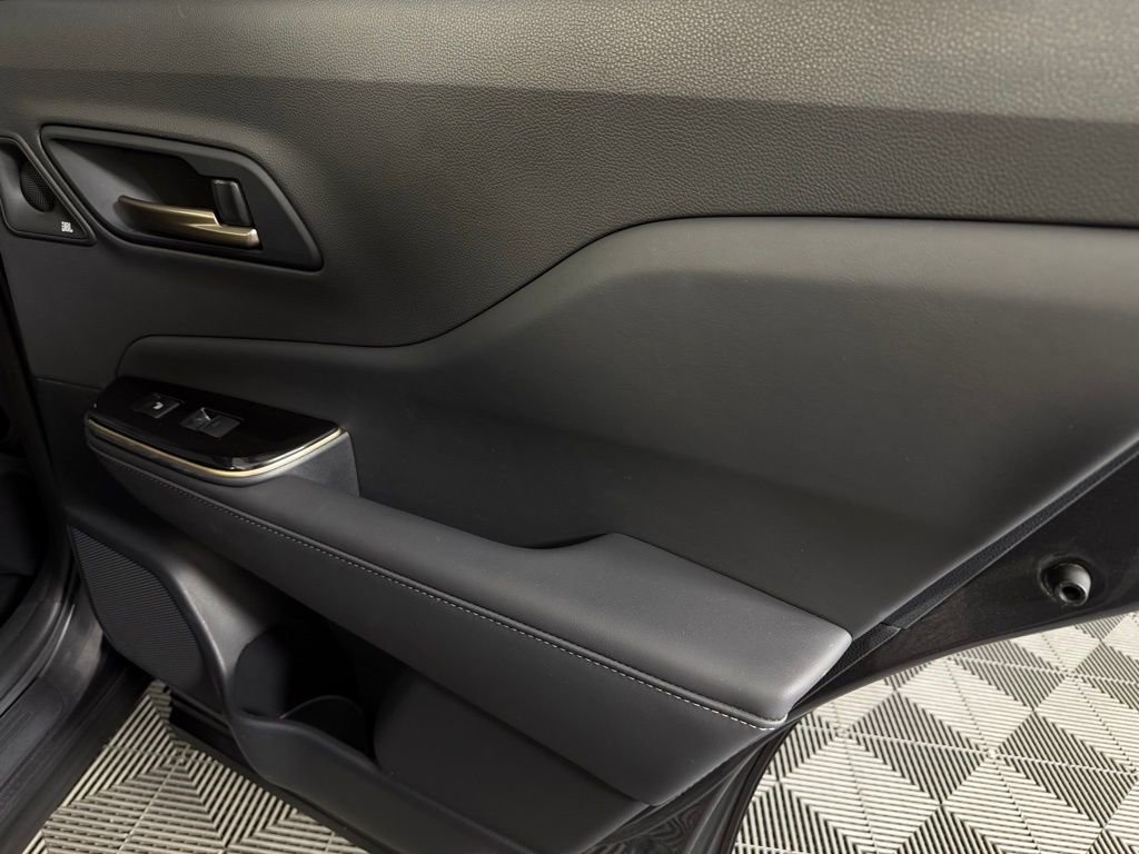 Used 2024 Toyota Crown Limited image 30