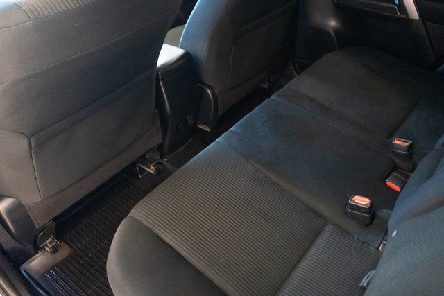 Used 2018 Toyota RAV4 LE image 18