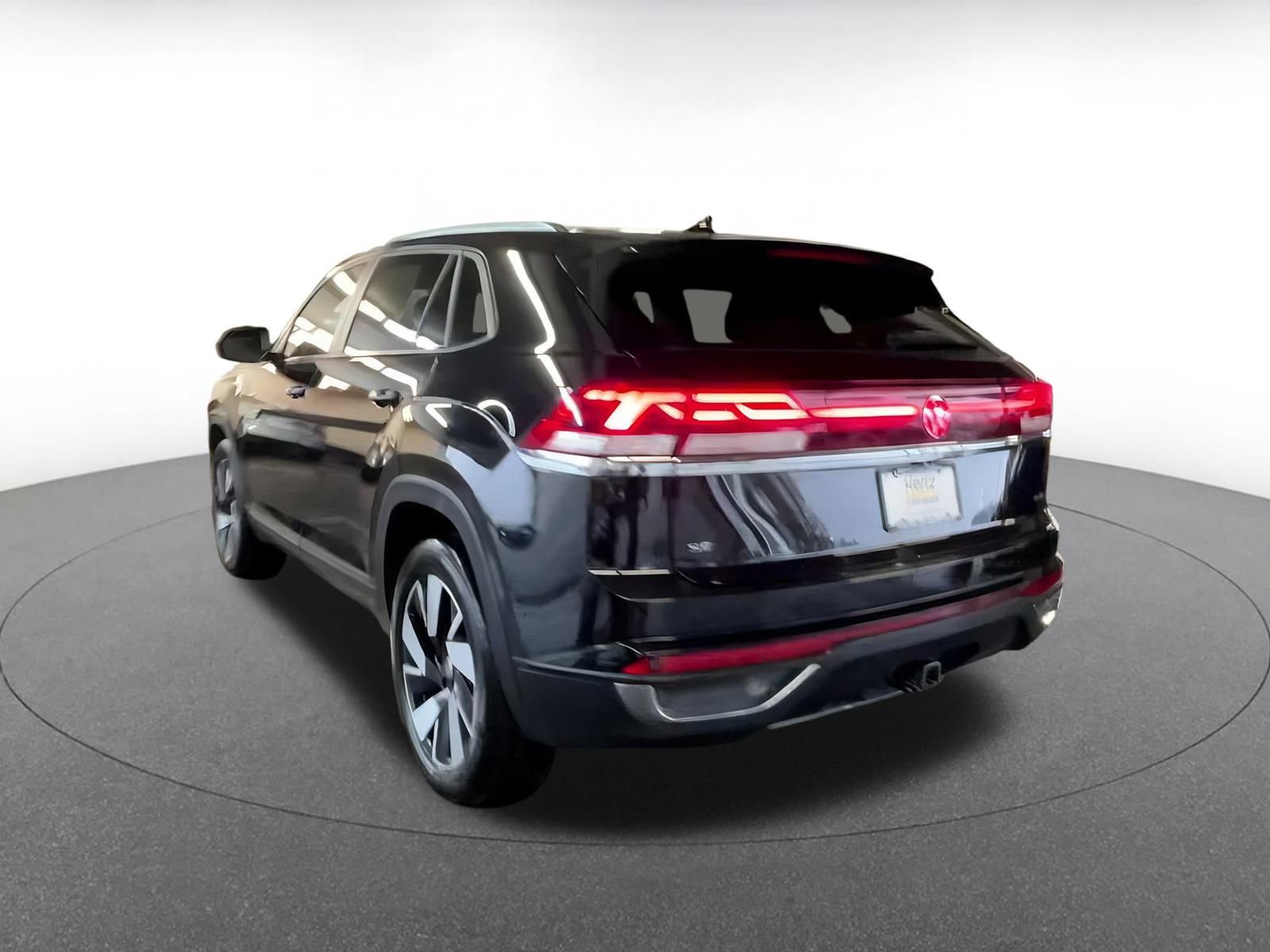 Used 2025 Volkswagen Atlas Cross Sport SE image 11