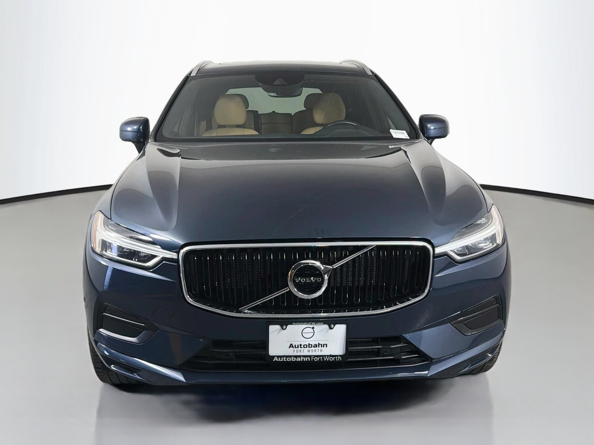 Used 2018 Volvo XC60 T5 Momentum w/ Convenience Package AWD/4WD image 2